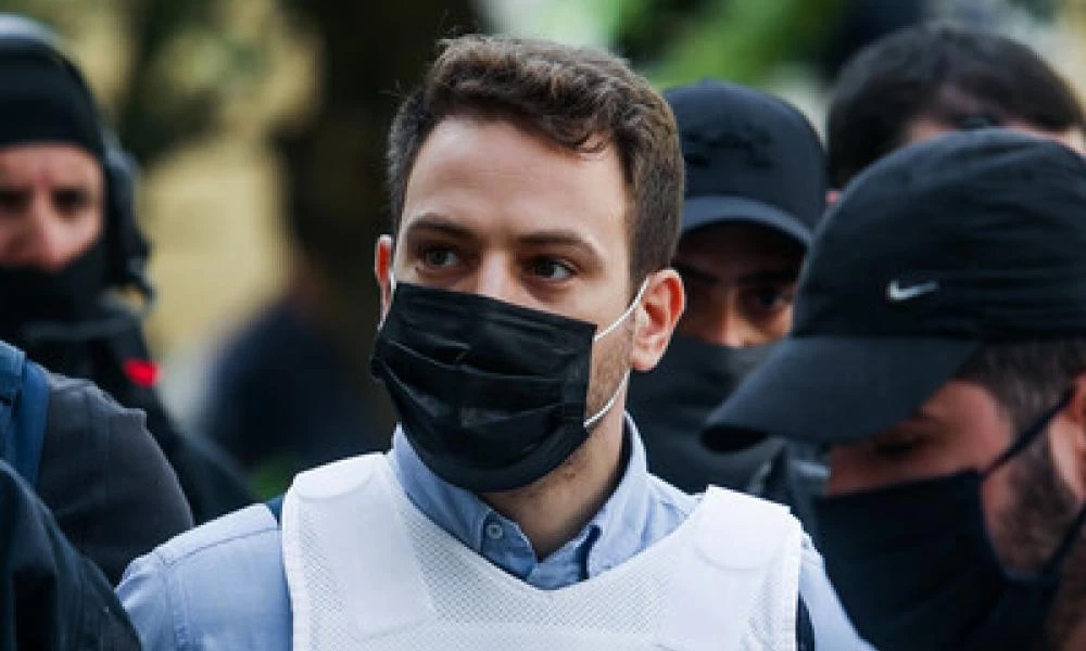 Φωτογραφία ντοκουμέντο από τη σπασμένη πόρτα της μεζονέτας στα Γλυκά Νερά